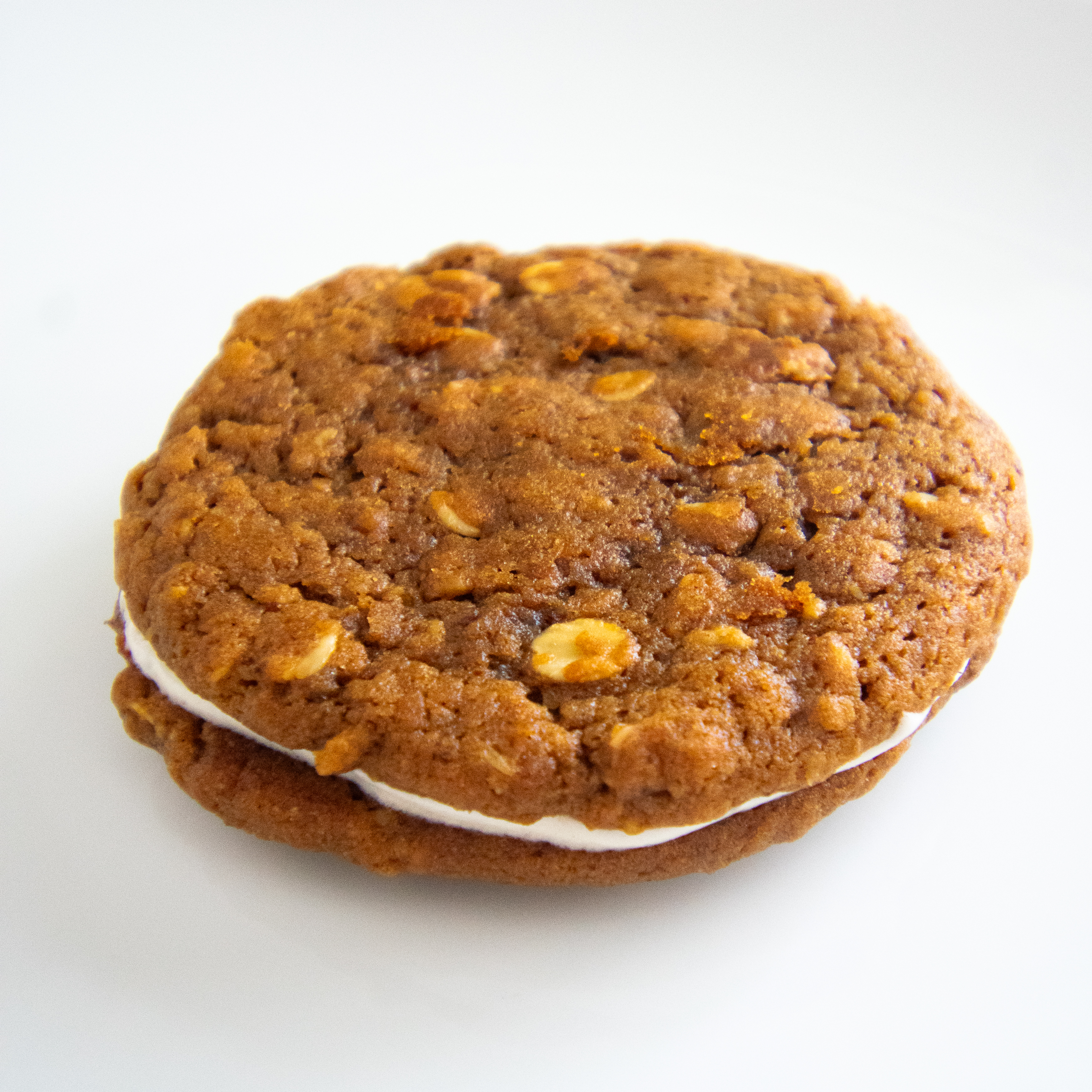 Image of a delicious oatmeal creme pie